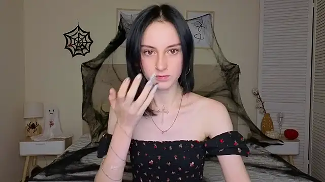 Snapshot of Little_moly999 chatting on 23, 10, 2025 Little moly999 online show from 23, 10, 2025