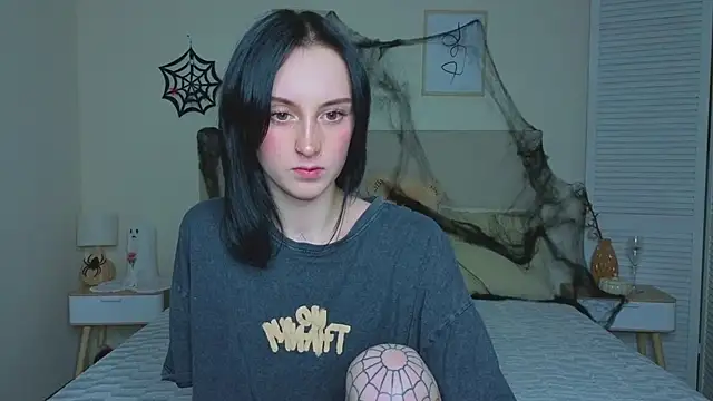 Snapshot of Little_moly999 chatting on 28, 10, 2025 Little moly999 online show from 28, 10, 2025