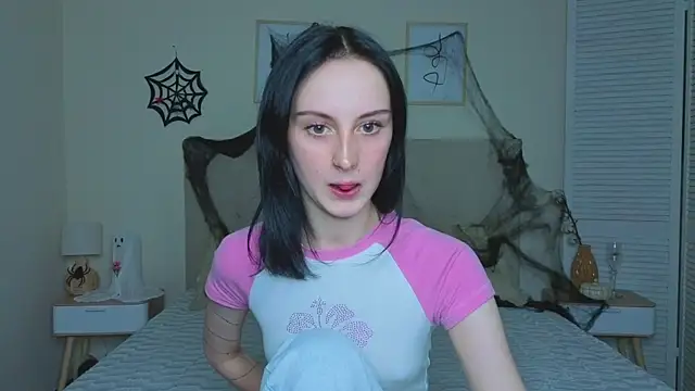 Snapshot of Little_moly999 chatting on 29, 10, 2025 Little moly999 online show from 29, 10, 2025