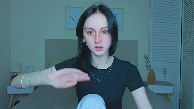 Snapshot of Little_moly999 chatting on 6, 11, 2025 Little moly999 online show from 6, 11, 2025