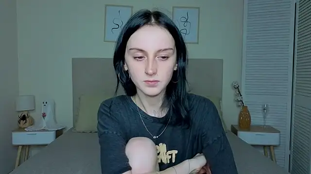 Snapshot of Little_moly999 chatting on 10, 11, 2025 Little moly999 online show from 10, 11, 2025