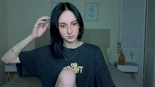 Snapshot of Little_moly999 chatting on 12, 11, 2025 Little moly999 online show from 12, 11, 2025