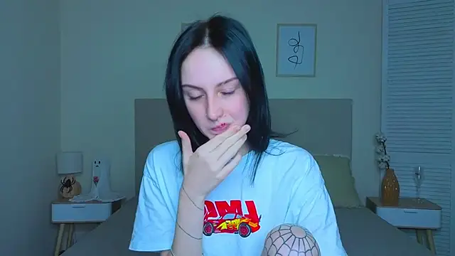 Snapshot of Little_moly999 chatting on 15, 11, 2025 Little moly999 online show from 15, 11, 2025