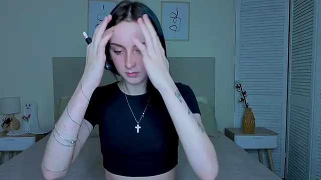 Snapshot of Little_moly999 chatting on 13, 12, 2025 Little moly999 online show from 13, 12, 2025