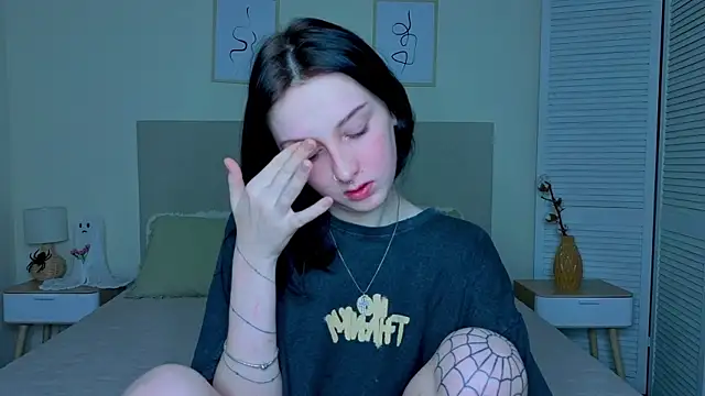 Snapshot of Little_moly999 chatting on 16, 12, 2025 Little moly999 online show from 16, 12, 2025