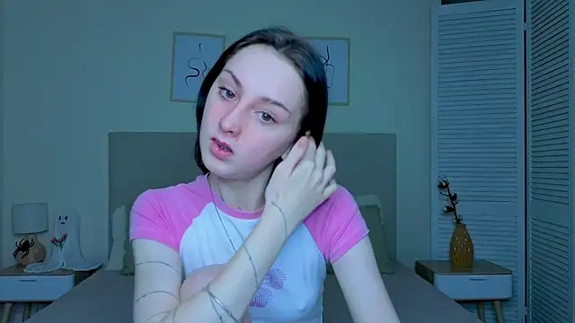 Snapshot of Little_moly999 chatting on 19, 12, 2025 Little moly999 online show from 19, 12, 2025