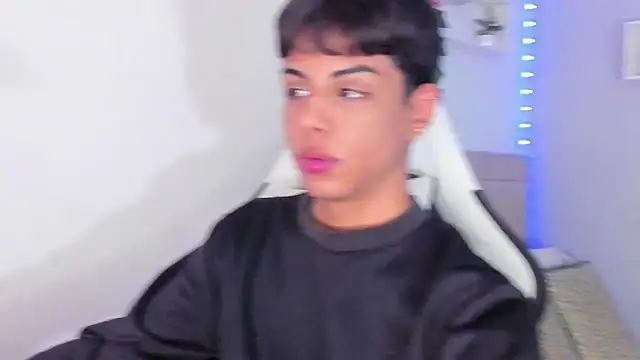 Snapshot of Thomas_wil chatting on 24, 10, 2025 Thomas wil online show from 24, 10, 2025