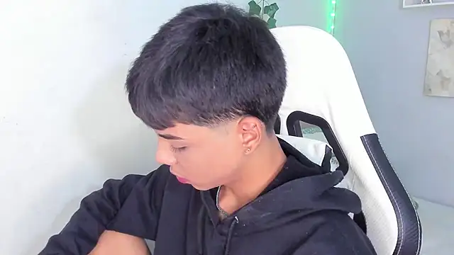 Snapshot of Thomas_wil chatting on 29, 10, 2025 Thomas wil online show from 29, 10, 2025