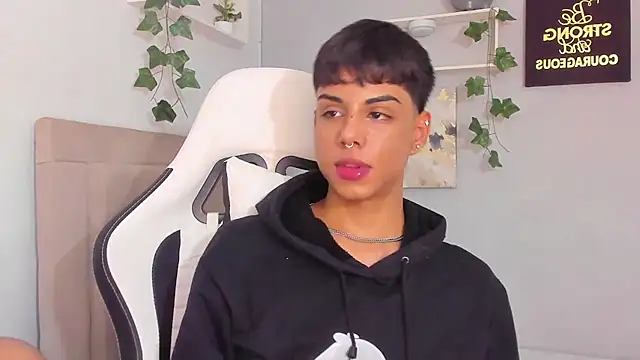 Snapshot of Thomas_wil chatting on 13, 11, 2025 Thomas wil online show from 13, 11, 2025