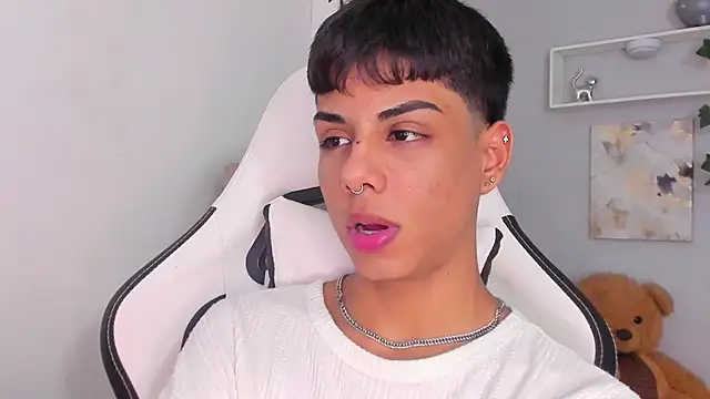 Snapshot of Thomas_wil chatting on 14, 11, 2025 Thomas wil online show from 14, 11, 2025