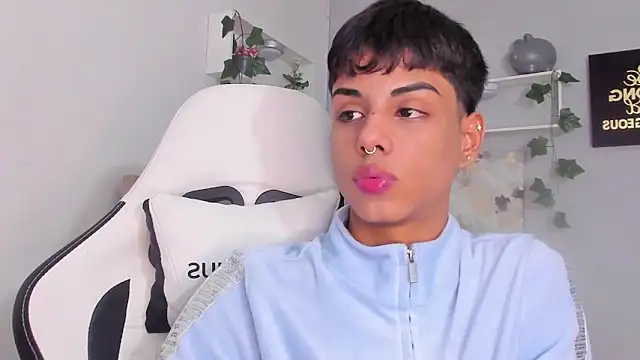 Snapshot of Thomas_wil chatting on 15, 11, 2025 Thomas wil online show from 15, 11, 2025