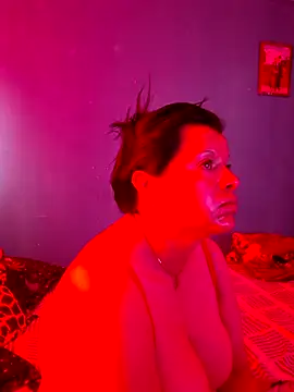 Snapshot of Hanna_Kieran chatting on 1, 12, 2025 Hanna Kieran online show from 1, 12, 2025