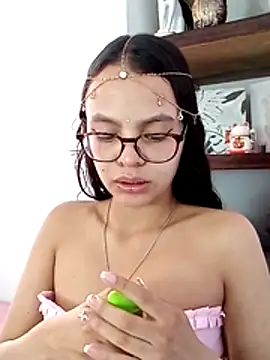 Snapshot of Danesacronin chatting on 4, 11, 2025 Danesacronin online show from 4, 11, 2025