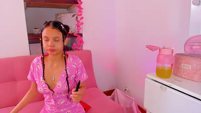 Snapshot of Danesacronin chatting on 25, 11, 2025 Danesacronin online show from 25, 11, 2025