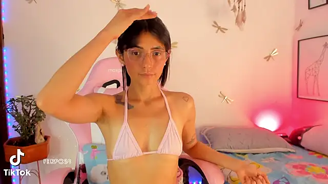 Snapshot of princessluna_19 chatting on 24, 6, 2026 princessluna 19 online show from 24, 6, 2026
