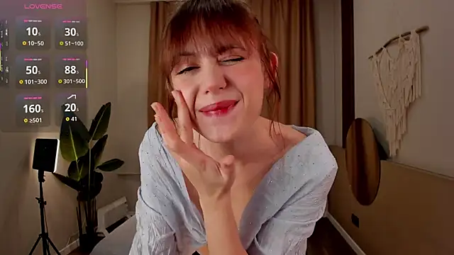 Snapshot of chloe_dreammm chatting on 26, 10, 2025 chloe dreammm online show from 26, 10, 2025