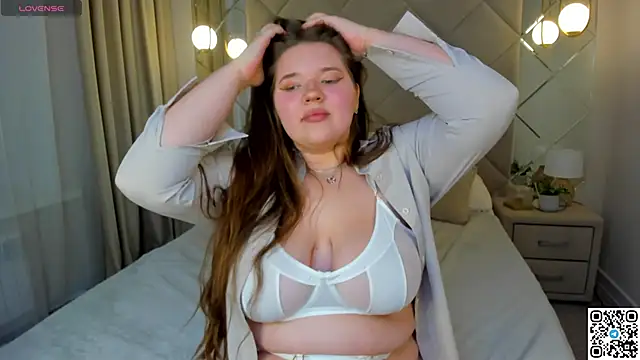 Snapshot of Chloee_White chatting on 8, 11, 2025 Chloee White online show from 8, 11, 2025