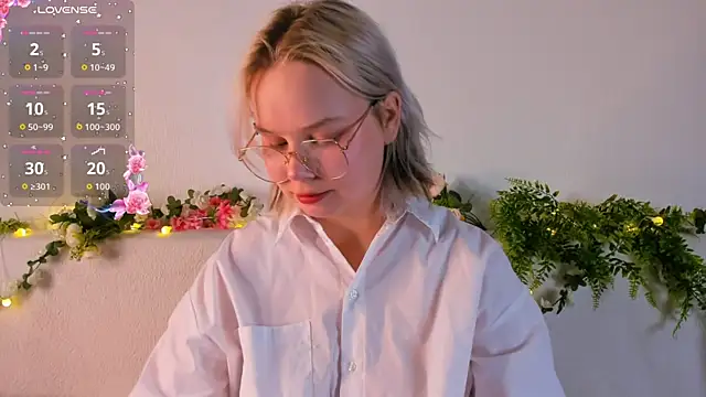 girlllsooft online show from 3, 10, 2025