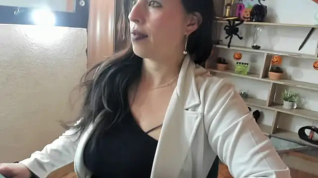 katherine blair online show from 27, 10, 2025