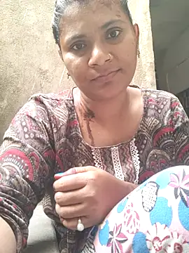 Snapshot of couple_71 chatting on 5, 12, 2025 couple 71 online show from 5, 12, 2025