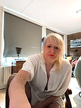 Snapshot of SexyKato001 chatting on 16, 10, 2025 SexyKato001 online show from 16, 10, 2025