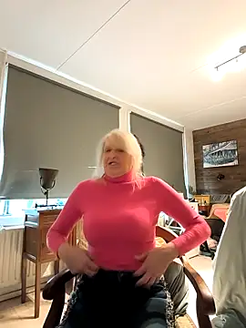 Snapshot of SexyKato001 chatting on 17, 10, 2025 SexyKato001 online show from 17, 10, 2025