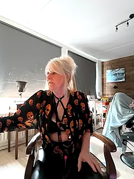 Snapshot of SexyKato001 chatting on 19, 10, 2025 SexyKato001 online show from 19, 10, 2025