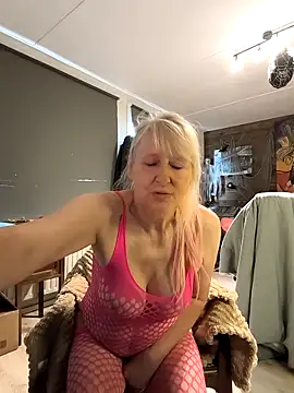 Snapshot of SexyKato001 chatting on 18, 11, 2025 SexyKato001 online show from 18, 11, 2025