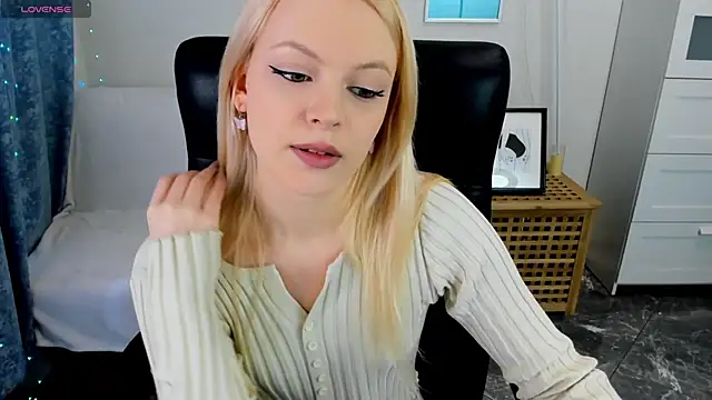 KatherineePierce online show from 12, 4, 2026