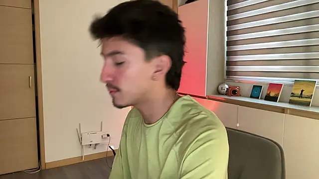 sweettaaron01 online show from 15, 12, 2025