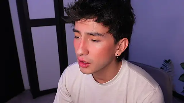 sweettaaron01 online show from 12, 6, 2026