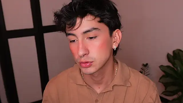 sweettaaron01 online show from 15, 6, 2026
