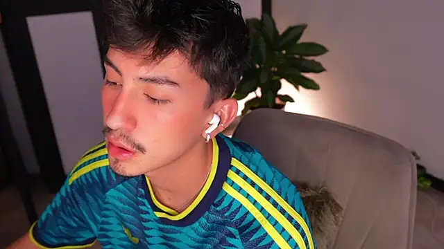 sweettaaron01 online show from 15, 7, 2026
