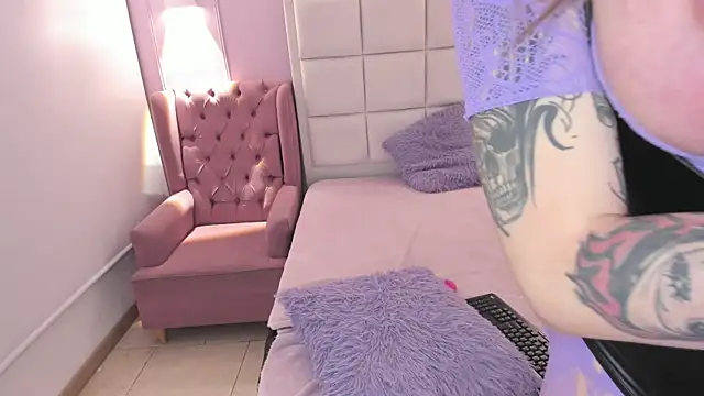 Snapshot of Scarbadgirl_ chatting on 23, 11, 2025 Scarbadgirl online show from 23, 11, 2025