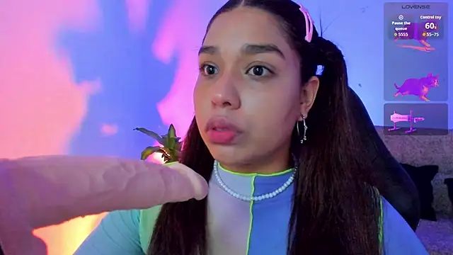 Snapshot of giselle_upp chatting on 12, 11, 2025 giselle upp online show from 12, 11, 2025