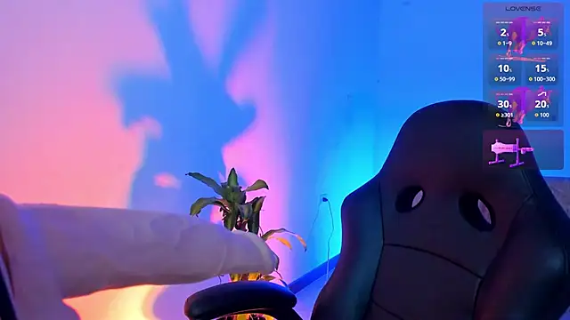 Snapshot of giselle_upp chatting on 13, 11, 2025 giselle upp online show from 13, 11, 2025