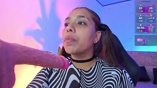 Snapshot of giselle_upp chatting on 28, 11, 2025 giselle upp online show from 28, 11, 2025