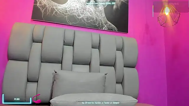 Snapshot of Emma_HotLatina chatting on 24, 9, 2025 Emma HotLatina online show from 24, 9, 2025