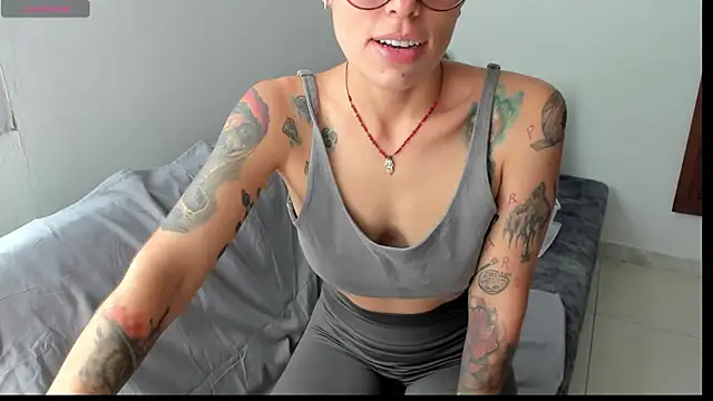 Snapshot of natt_op chatting on 22, 9, 2025 natt op online show from 22, 9, 2025