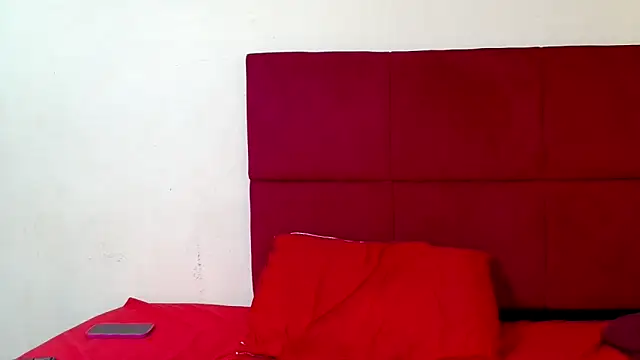 Snapshot of HugeTitisxx chatting on 14, 12, 2025 HugeTitisxx online show from 14, 12, 2025