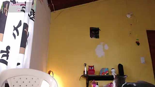 Snapshot of Emma_Henderson chatting on 15, 12, 2025 Emma Henderson online show from 15, 12, 2025