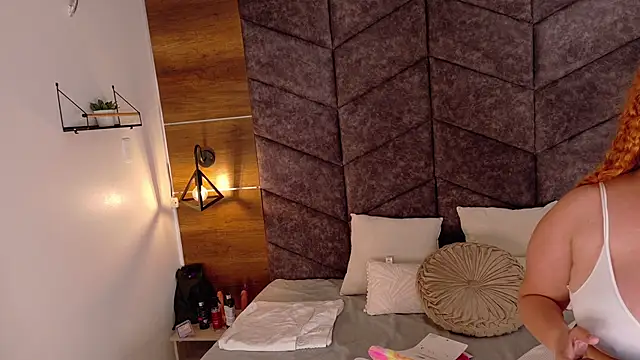 JenaCooper  online show from 16, 9, 2025