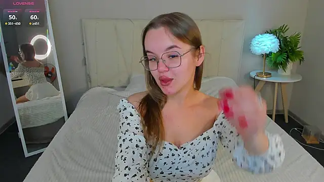Snapshot of RadiantFairy chatting on 27, 9, 2025 RadiantFairy online show from 27, 9, 2025