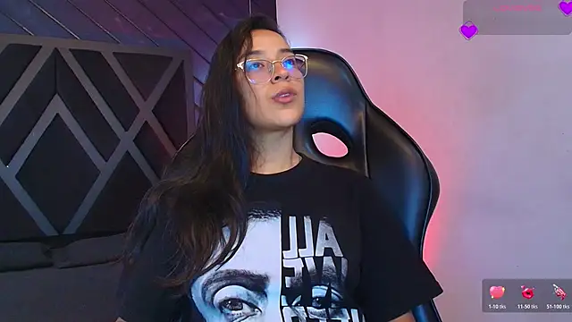 zoe martins  online show from 30, 3, 2026