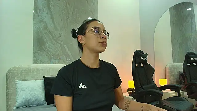 zoe martins  online show from 19, 5, 2026