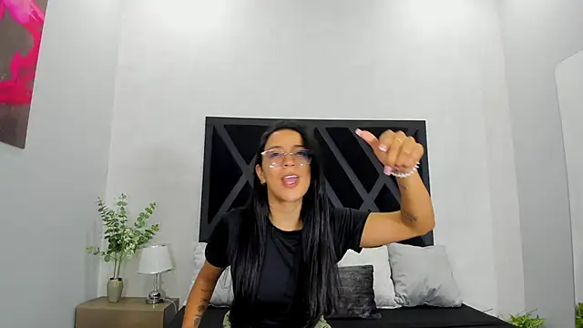 Snapshot of zoe_martins_ chatting on 17, 6, 2026 zoe martins online show from 17, 6, 2026