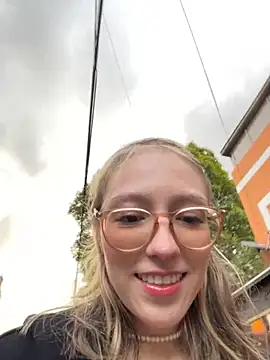 Snapshot of ReenKitty chatting on 25, 10, 2025 ReenKitty online show from 25, 10, 2025