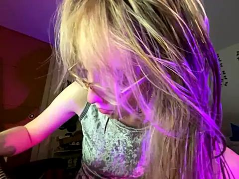 Snapshot of ReenKitty chatting on 12, 11, 2025 ReenKitty online show from 12, 11, 2025