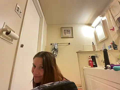 Snapshot of YoMomma-xoxo13 chatting on 23, 12, 2025 YoMomma-xoxo13 online show from 23, 12, 2025