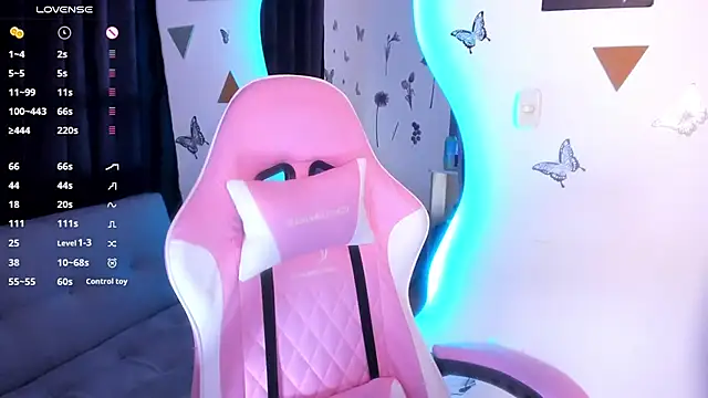 Snapshot of luciamature_ chatting on 26, 11, 2025 luciamature online show from 26, 11, 2025